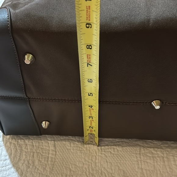 MoroccanOil tote with adjustable shoulder strap. - Picture 4 of 10